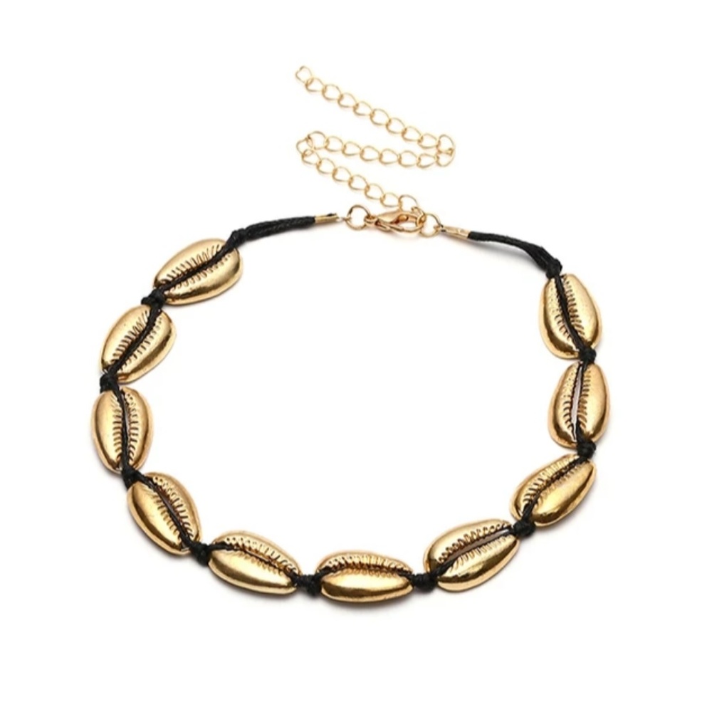 🐚 Gold Cowrie Shell Choker